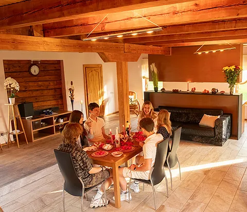 viesu māja pie ezera
